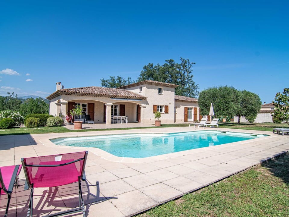 Sky, Water, Property, Plant, Swimming Pool, Tree, Building, Grass, Leisure, Rectangle
