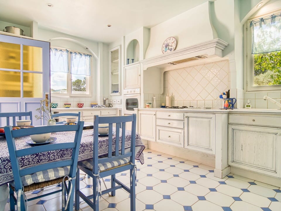 Cabinetry, Furniture, Property, Countertop, Drawer, Window, Interior Design, Architecture, Kitchen, Floor