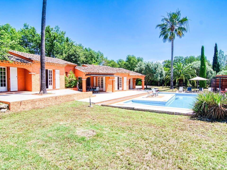 Sky, Plant, Building, Property, Tree, Window, Architecture, Land Lot, House, Swimming Pool
