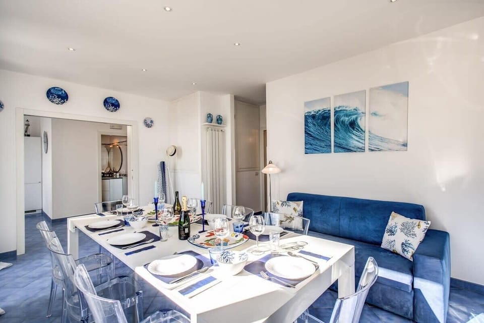 Kitchen and internal dining table. Flat-screen TV