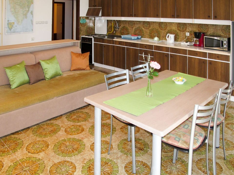 Room, Furniture, Property, Floor, Table, Interior Design, Flooring, House, Chair, Coffee Table