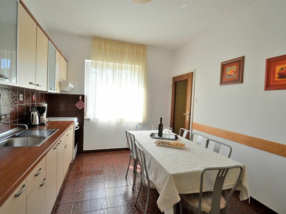 Cabinetry, Furniture, Property, Kitchen Sink, Sink, Countertop, Table, Tap, Interior Design, Chair