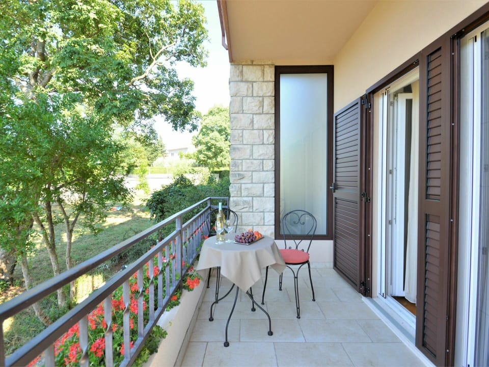 Plant, Door, Building, Tree, Wood, Shade, Chair, Flower, Residential Area, Flooring