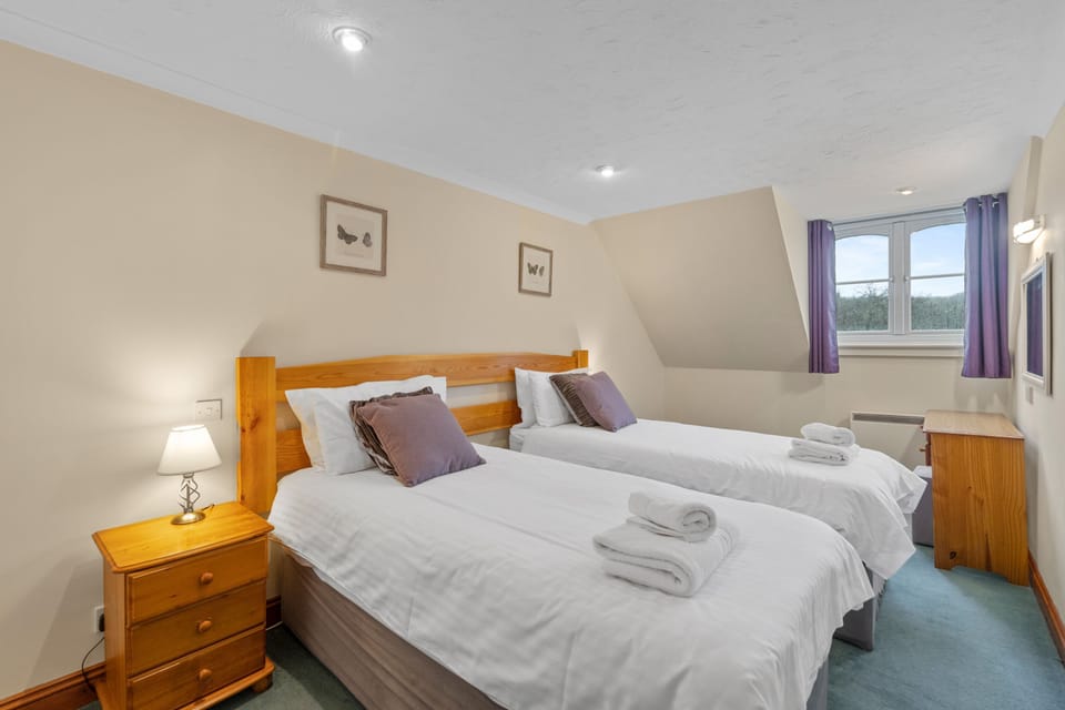 Twin bedroom