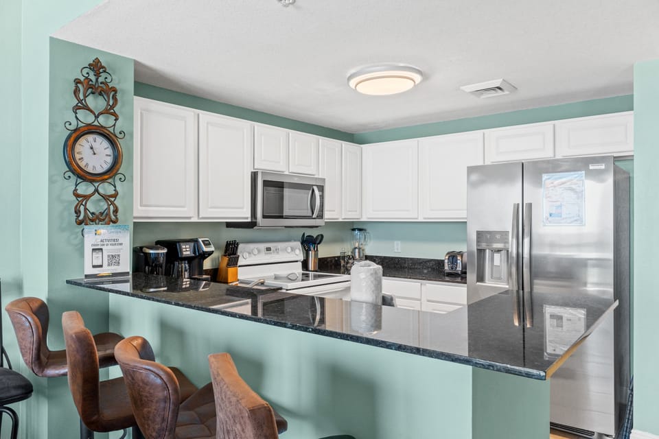 Kitchen with Breakfast Bar