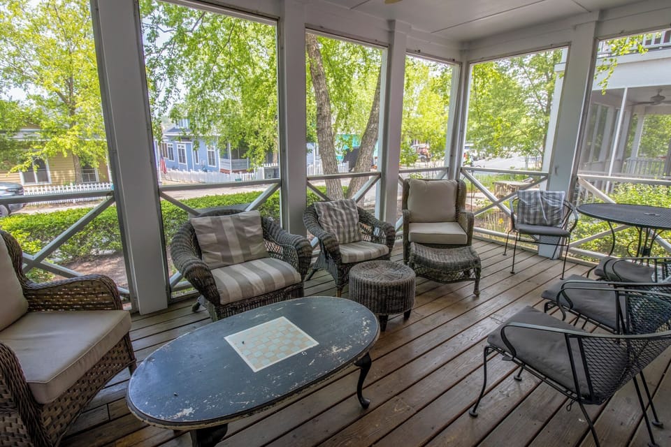 Main Level | Screened in Porch