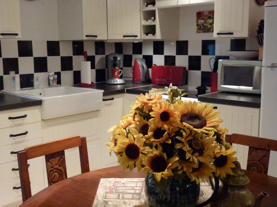 Bijou de Soleil- Your home away from home! Offers charm and coziness.