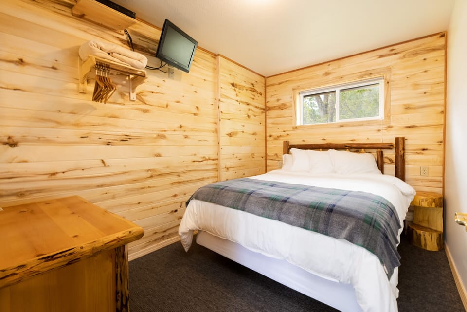 1st Queen Room
