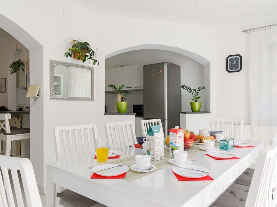 Furniture, Interior Design, Chair, Wall, Table, Flooring, Dining Room, Kitchen & Dining Room Table, Ceiling, Room