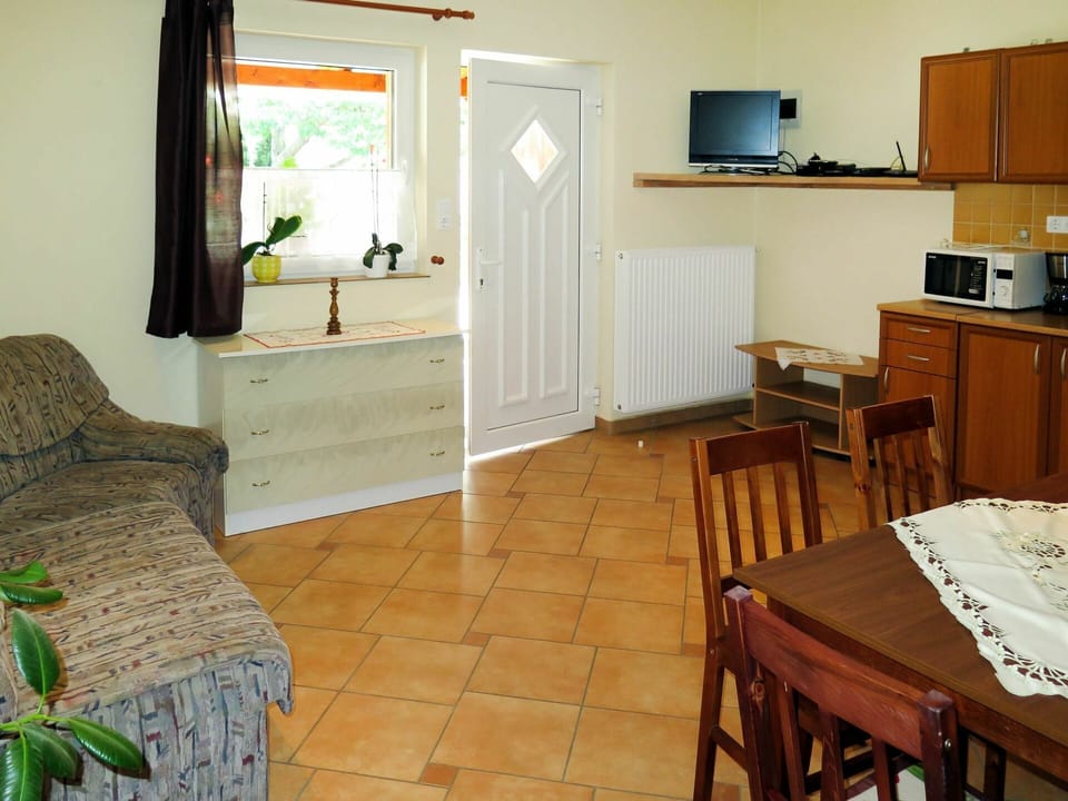 Room, Property, Furniture, Floor, Building, Kitchen, House, Interior Design, Hardwood, Table