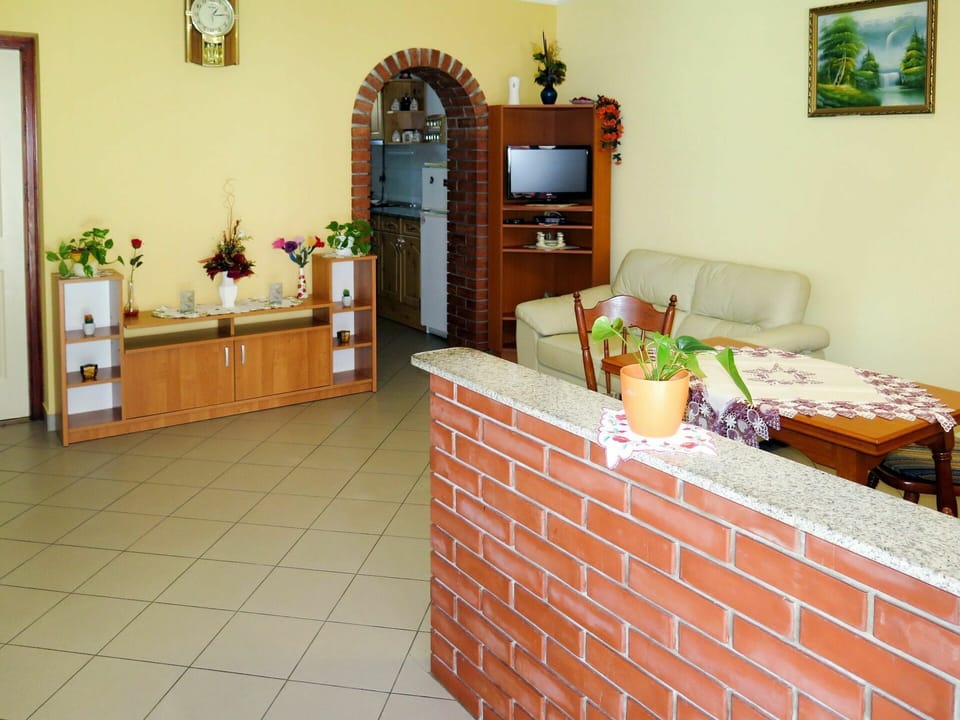 Tile, Floor, Property, Room, Brick, Wall, Flooring, Furniture, Building, Interior Design