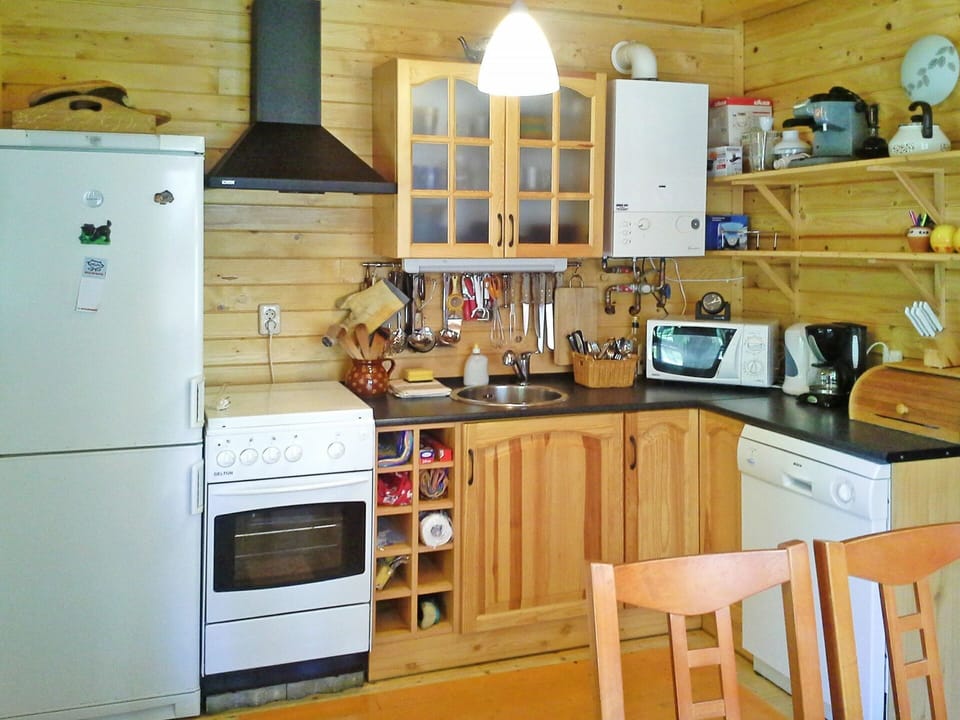 Cabinetry, Countertop, Property, Furniture, Kitchen Sink, Kitchen, Building, Sink, Kitchen Stove, Wood
