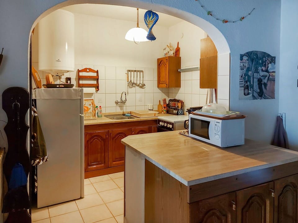 Cabinetry, Countertop, Property, Furniture, Table, Kitchen, Wood, Home Appliance, Drawer, Kitchen Appliance