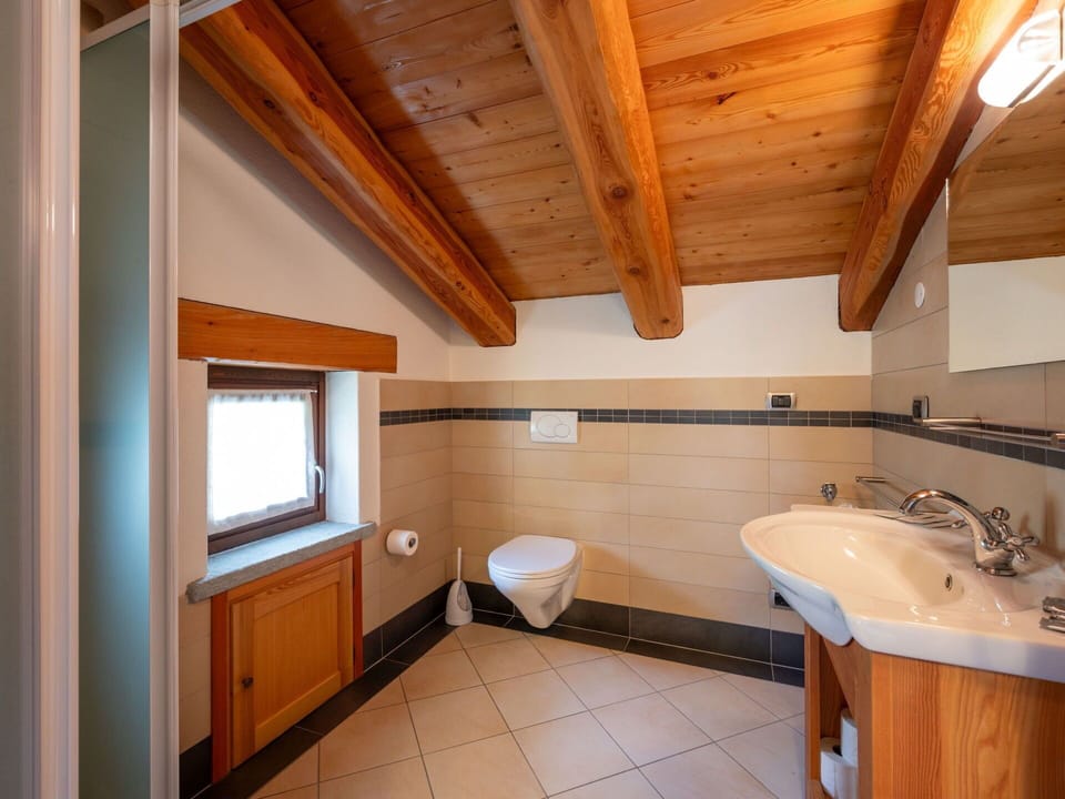 Property, Sink, Tap, Wood, Bathroom, Plumbing Fixture, Interior Design, Floor, Mirror, Flooring