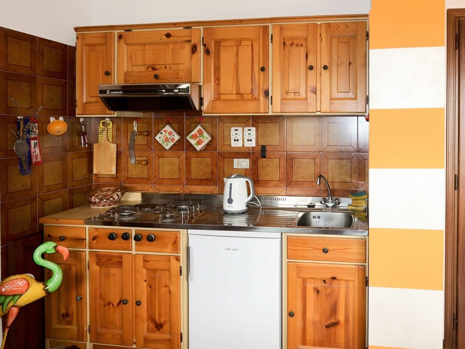 Cabinetry, Countertop, Furniture, Kitchen, Room, Property, Cupboard, Interior Design, House, Wood Stain