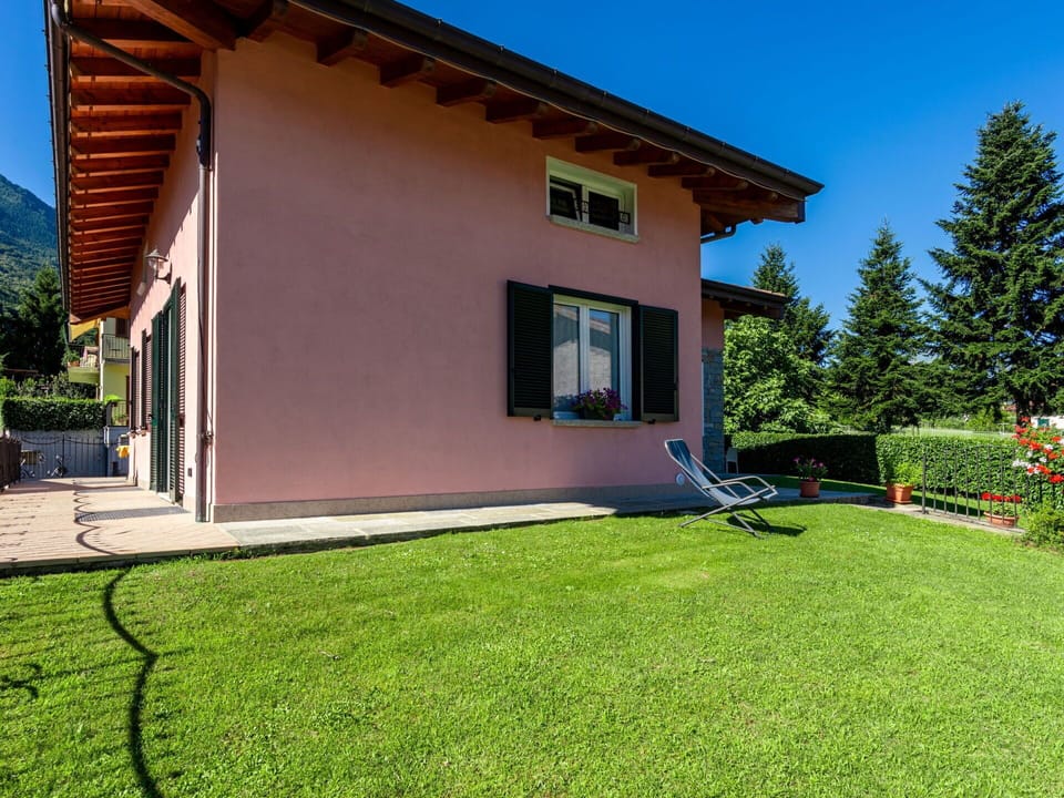Plant, Sky, Building, Property, Window, Tree, Land Lot, House, Cottage, Grass