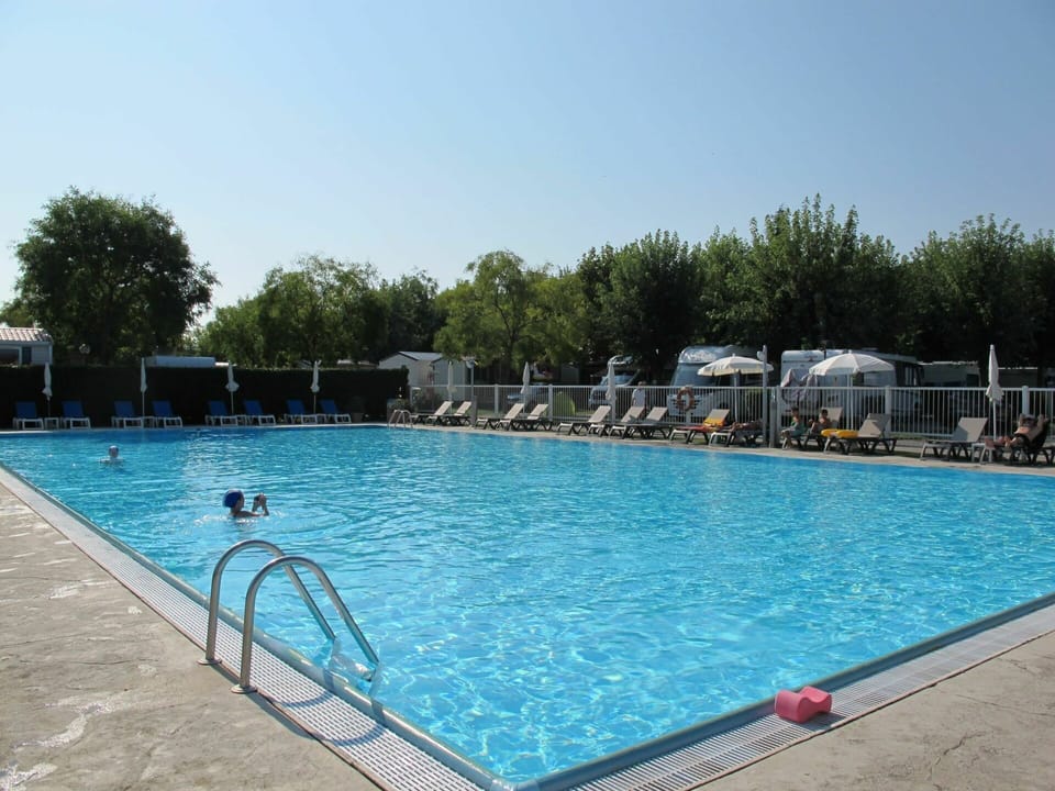 Swimming Pool, Recreation, Leisure, Resort, Outdoor Furniture, Shade, Vacation, Resort Town, Umbrella, Leisure Centre