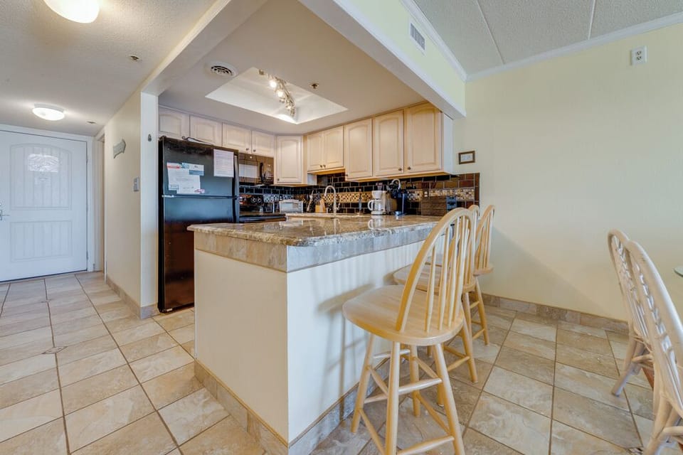 Grab a quick bite at the Breakfast Bar before hitting the Beach.