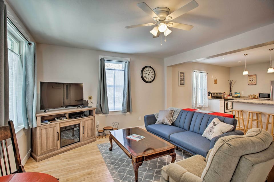 Living Room | Flat-Screen TV