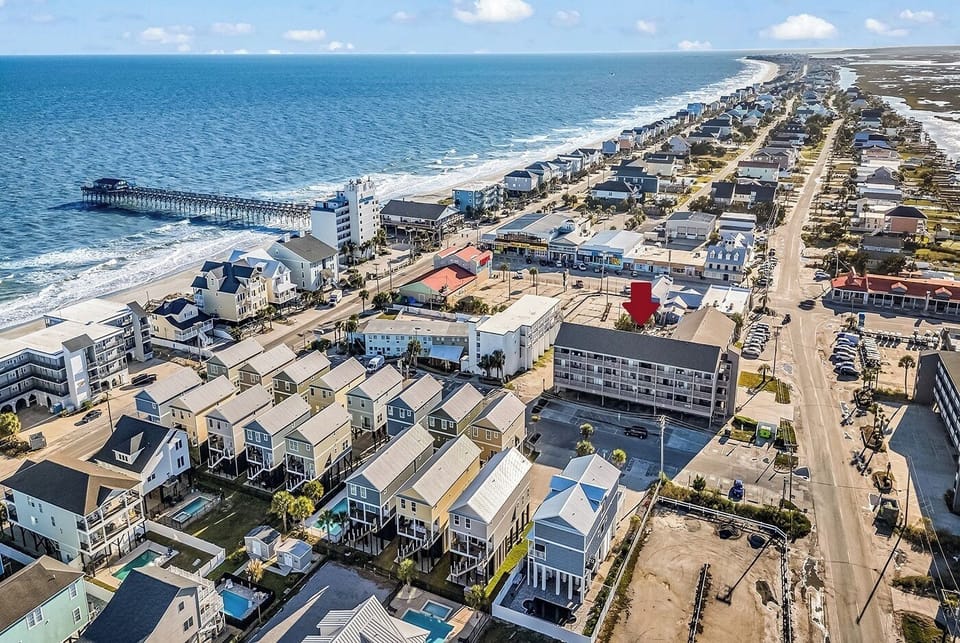 Walking Distance to the Garden City Pier, Sam's Corner, Arcade, etc.