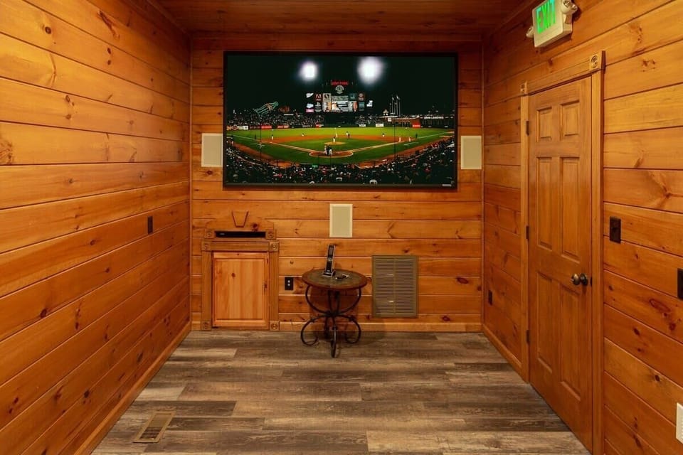 Movie Room With Smart TV!