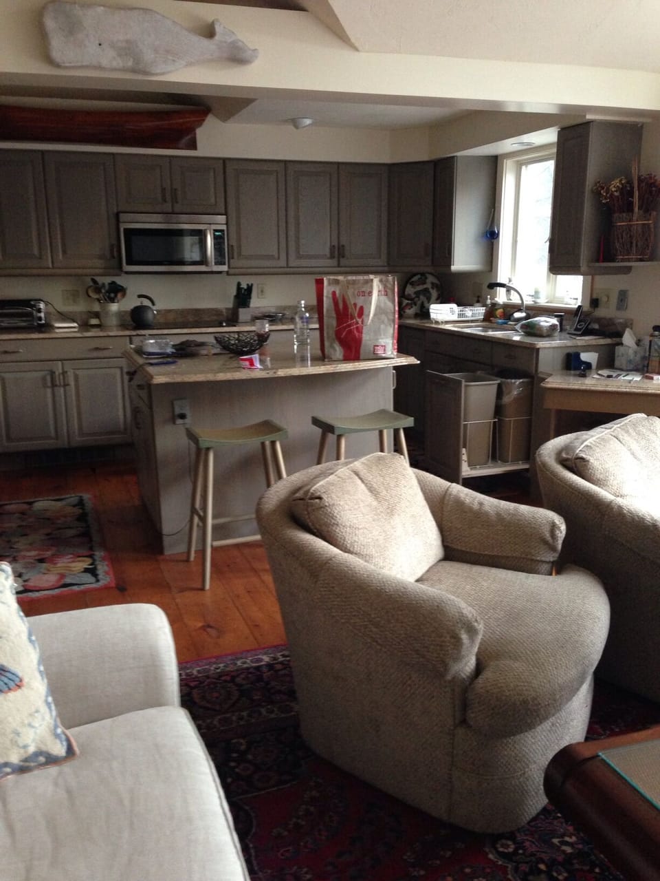 Open floor plan - living room / kitchen