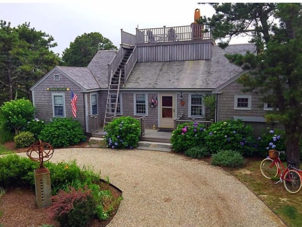 Front of house - circular driveway