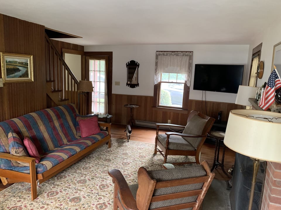 Living room, air conditioned, HDTV, WIFI, internet