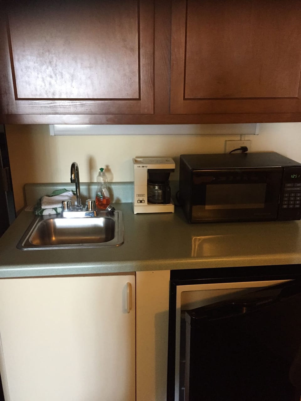 Every suite has a kitchenette equipped with refrigerator, sink, coffee pot.
