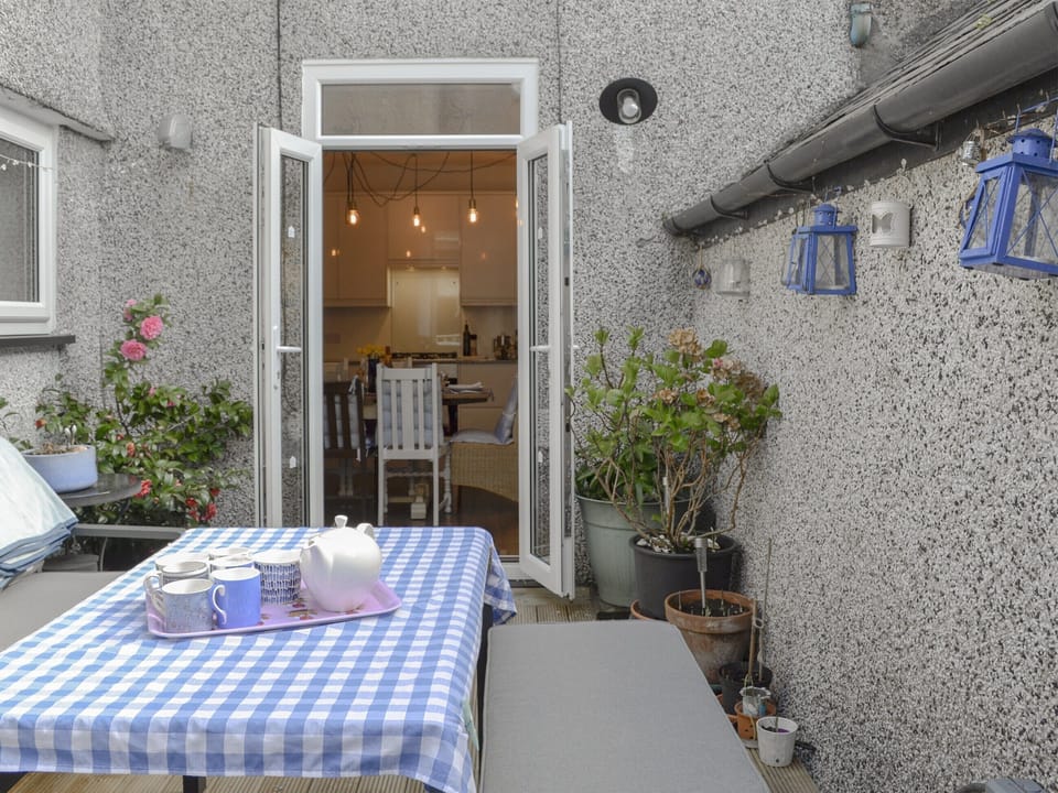 Sitting-out-area | Tyn Y Ffrith, Llandudno