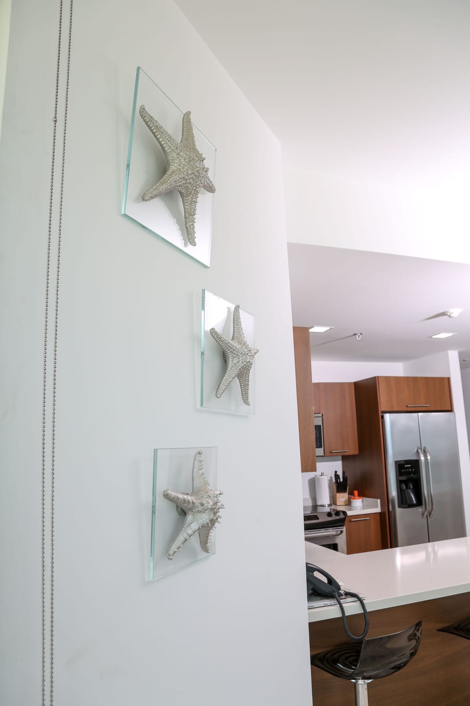Beach-inspired décor greets you at the entrance, setting a relaxed coastal tone as you step into your open kitchen and dining space.