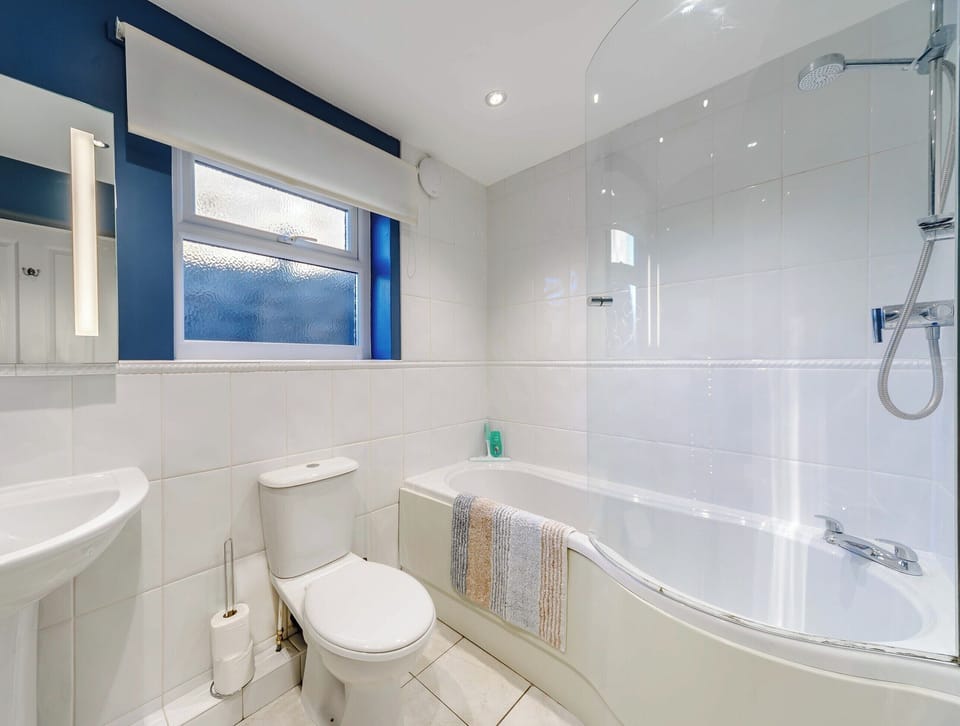 Bathroom | Dovecote Cottage, Embleton