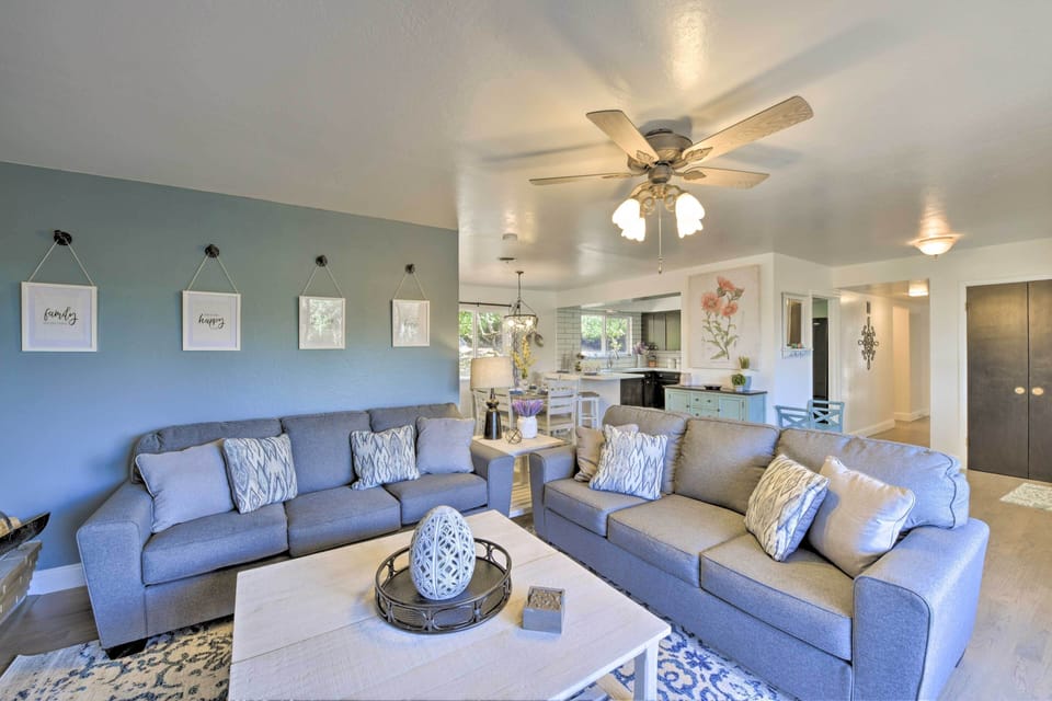 Living Room | Sleeper Sofa | Smart TV | Fireplace