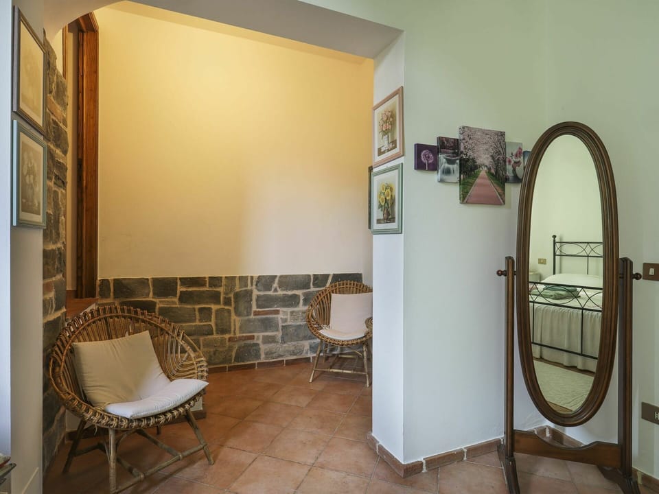 Mirror, Wood, Building, Interior Design, Floor, Chair, Flooring, Door