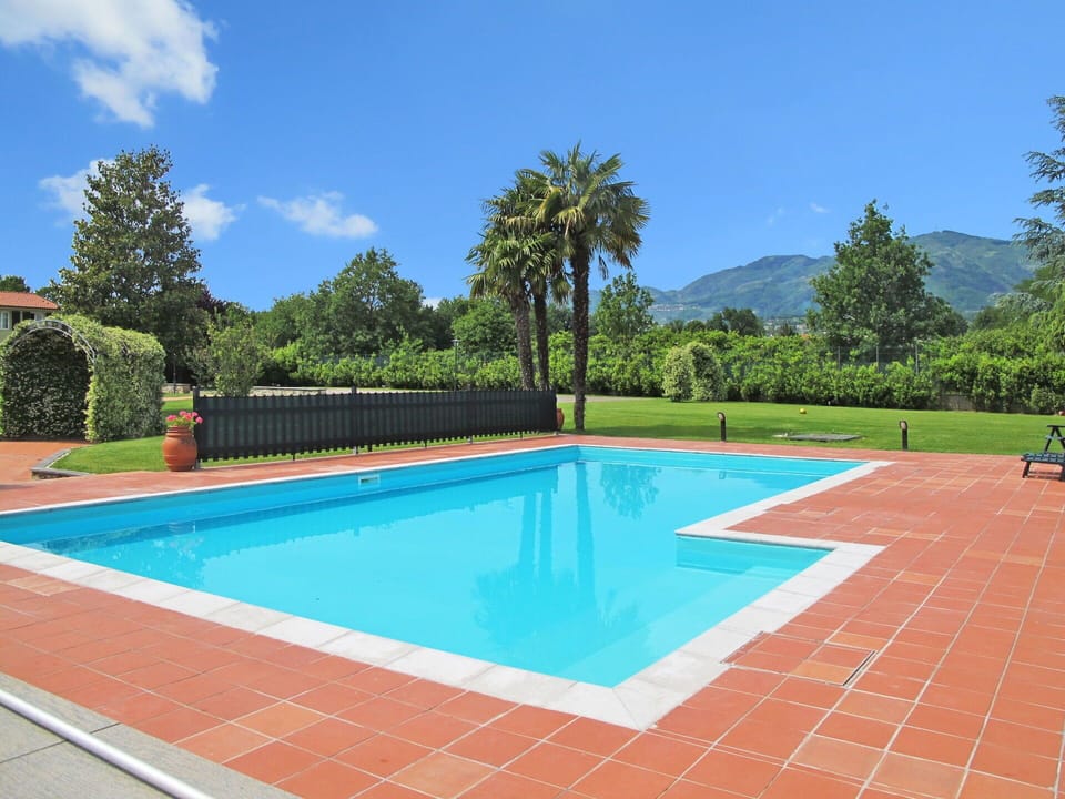 Water, Sky, Plant, Property, Swimming Pool, Cloud, Green, Tree, Nature, Azure