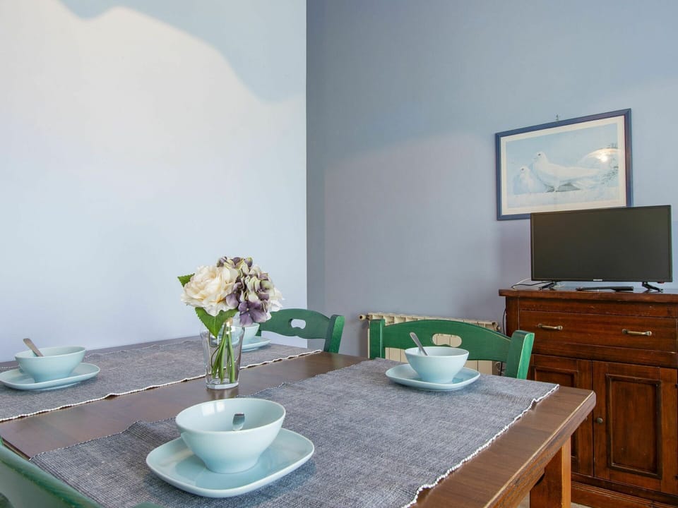 Table, Tableware, Furniture, Property, Cabinetry, Drinkware, Dishware, Coffee Cup, Flower, Plant