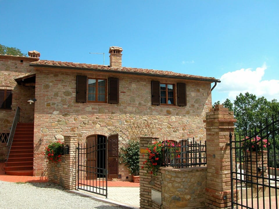 Property, House, Building, Home, Real Estate, Wall, Architecture, Cottage, Residential Area, Neighbourhood