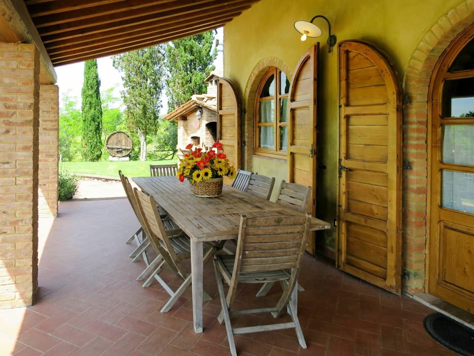 Plant, Flower, Building, Furniture, Window, Wood, Flowerpot, Table, Interior Design, Houseplant