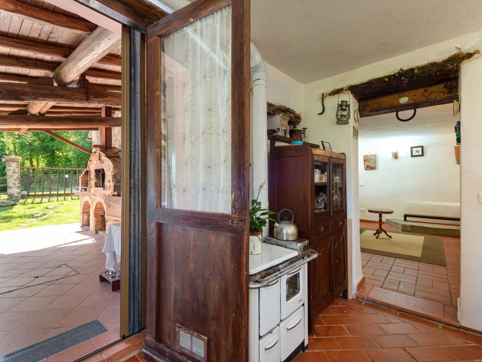 Plant, Property, Cabinetry, Furniture, Building, Wood, Houseplant, Interior Design, Door, Floor