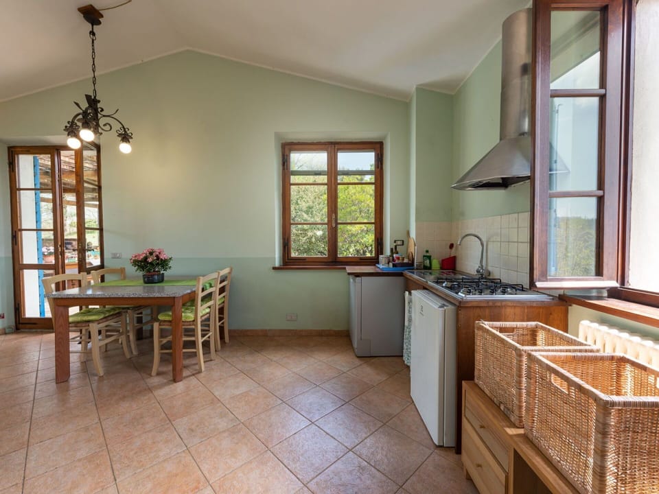 Sky, Plant, Building, Daytime, Property, Tree, Urban Design, Neighbourhood, Residential Area, Woody Plant