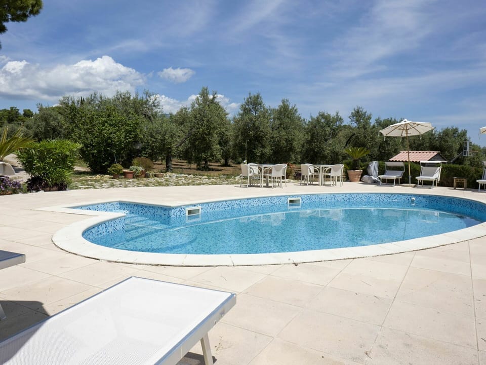 Water, Sky, Cloud, Swimming Pool, Shade, Tree, Leisure, Composite Material, Outdoor Furniture, Rectangle