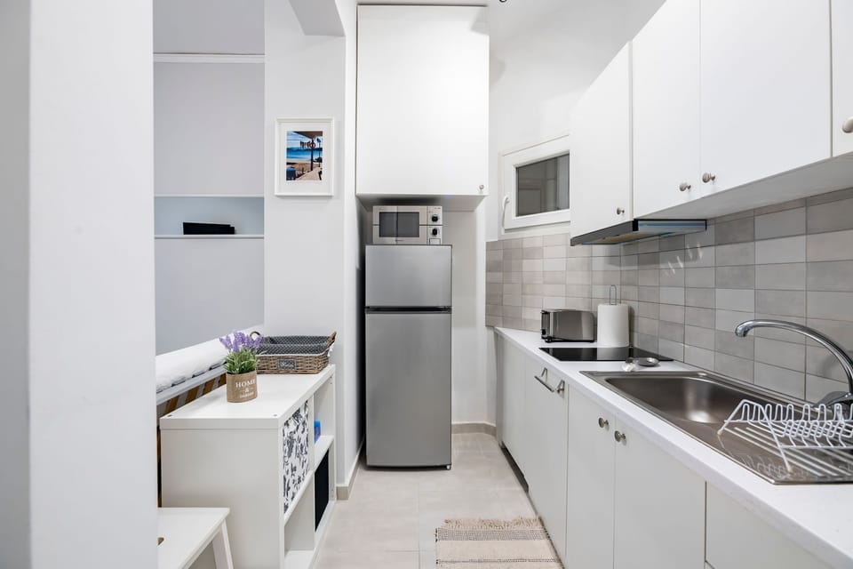 Fully equipped kitchen.
