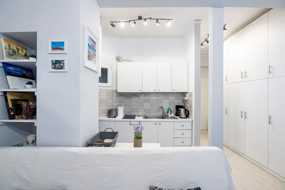 Fully equipped kitchen.