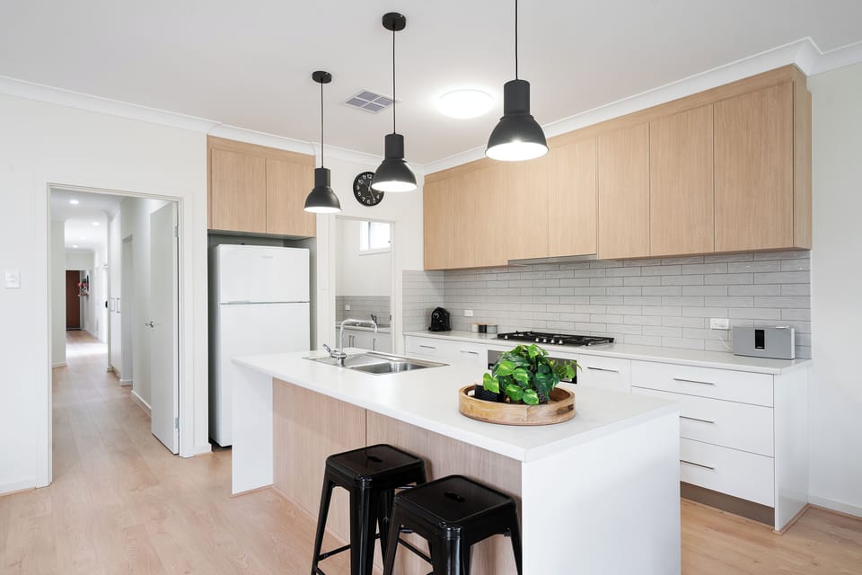Gourmet kitchen: Dishwasher, Butler's pantry for culinary delights.