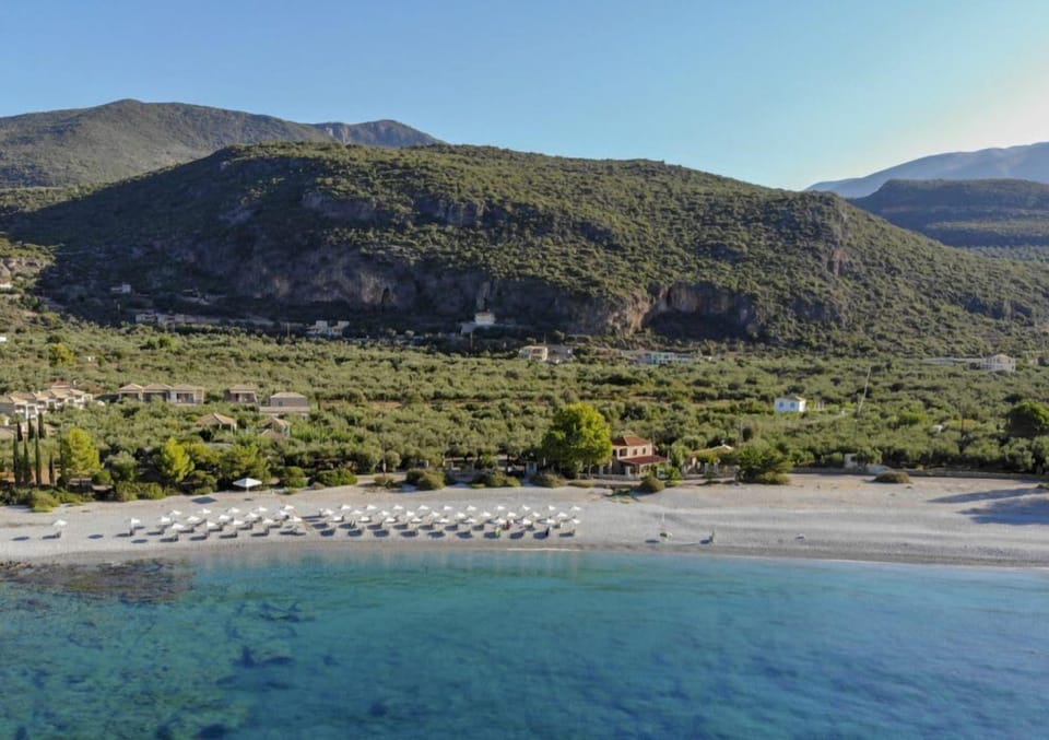 Kardamili Beach (50m) – Just steps away from crystal-clear waters and soft sand.