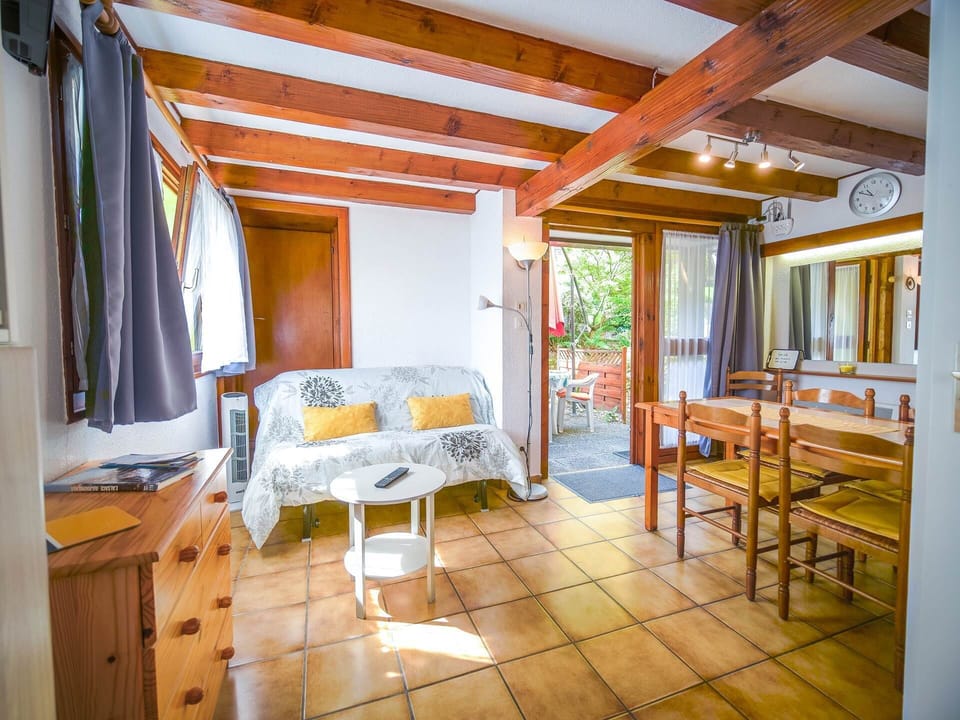 pièce principale rez de chaussée (avec la terrasse de plain pied devant le pavillon)