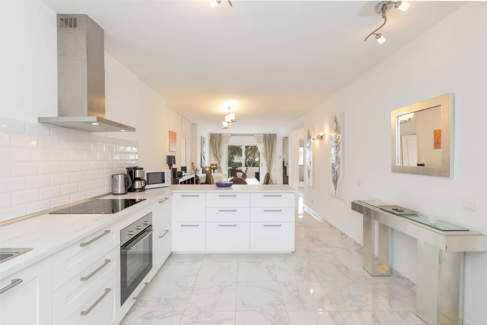 Open kitchen fully equipped with high end appliances, Marbella for rent