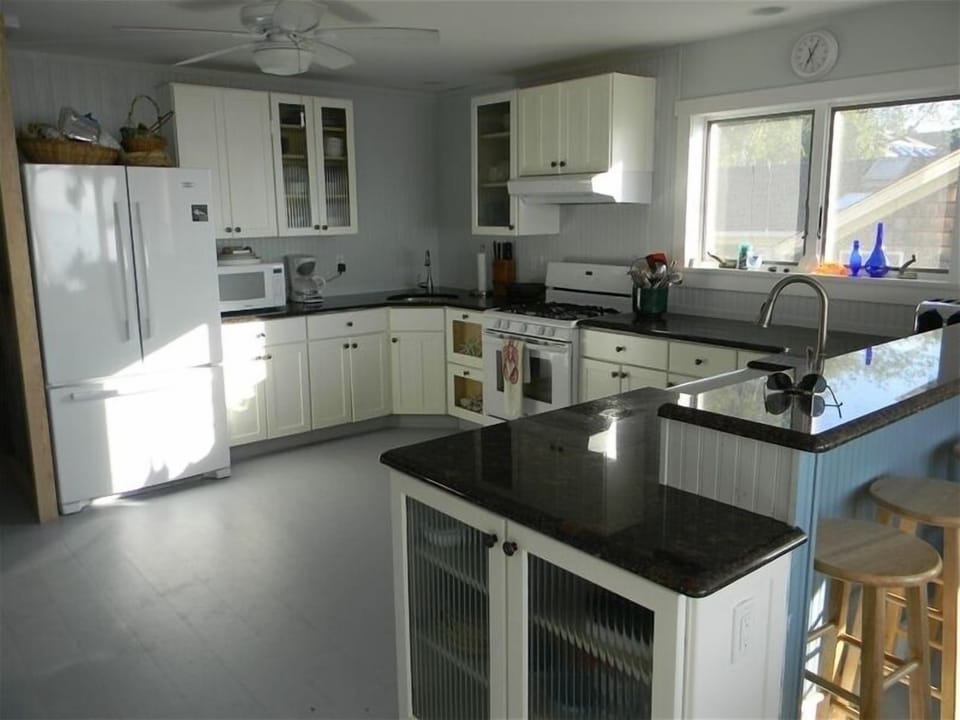 Kitchen from the dinning room