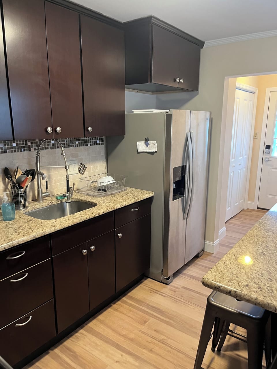 Eat In Kitchen with 5 stools
