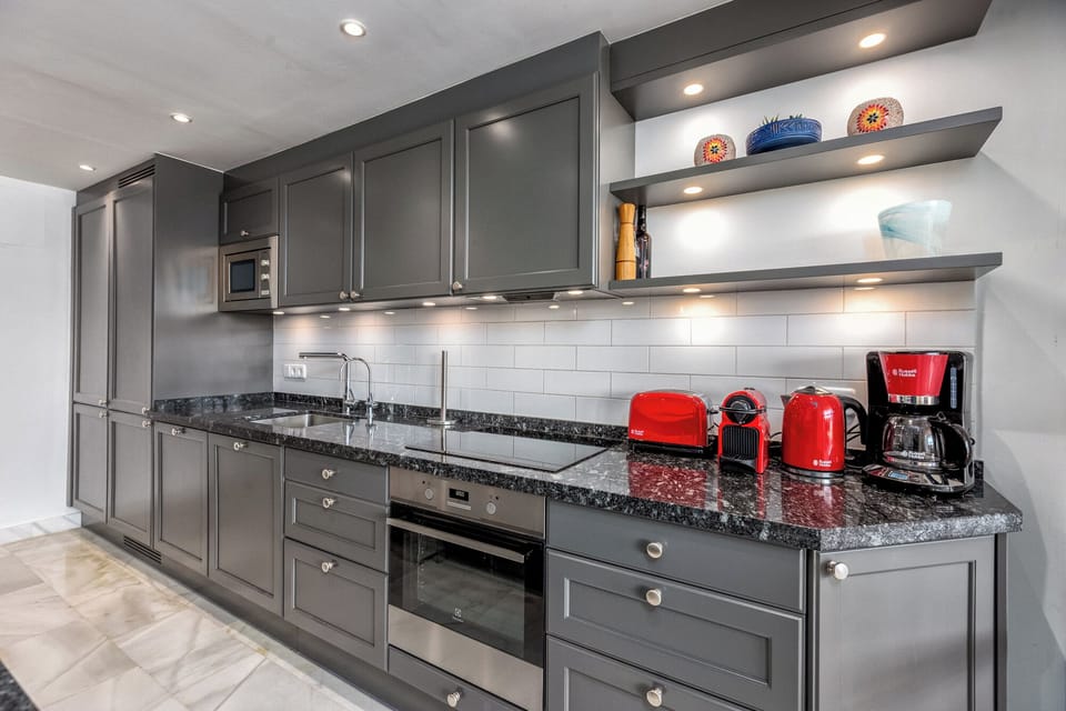Kitchen with everything you need to cook for you and your loved ones.